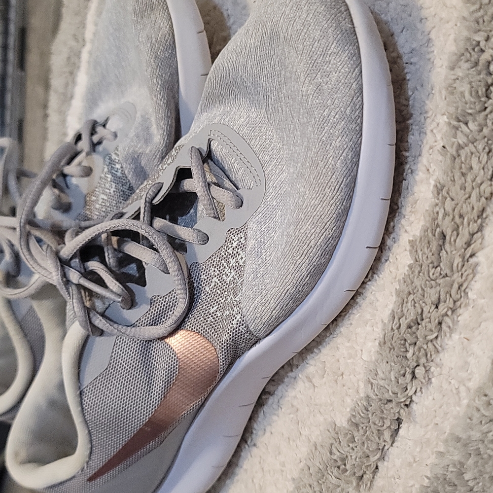 Size 10 Nike tennishoes